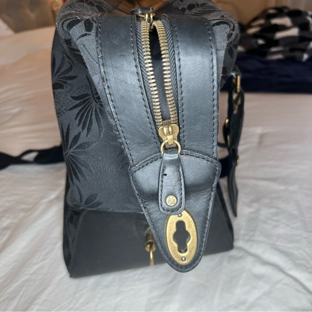 Tommy Bahama Large Black Duffle Bag, Shoulder Strap Top Handles Leather Accents - Picture 8 of 16